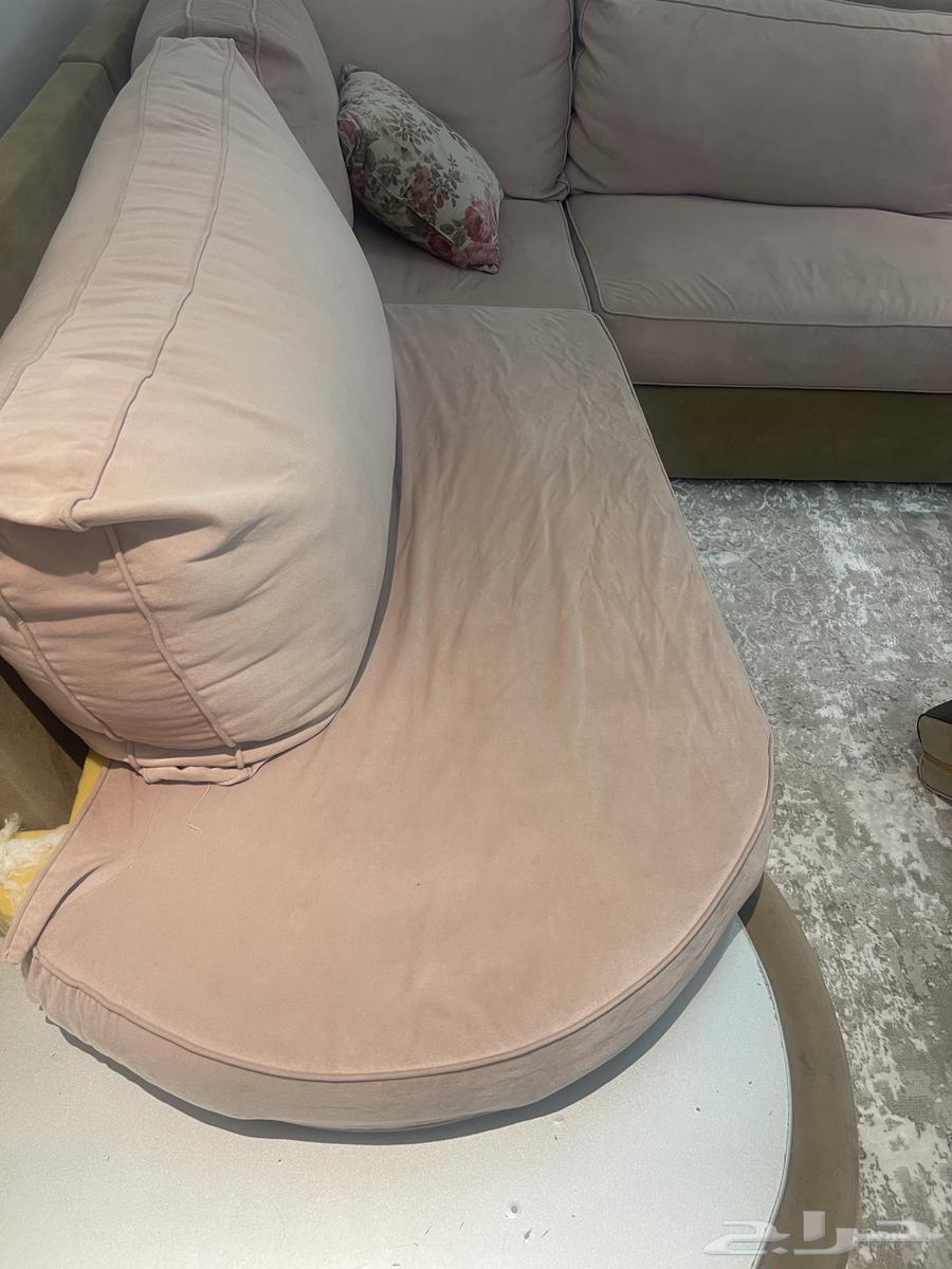 Sofa and table64364772793602110