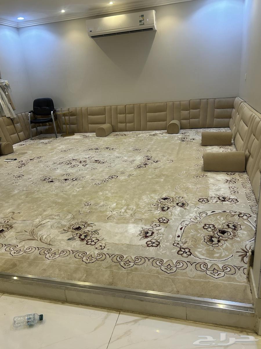 Turkish type carpet .. 5x5 approximately one year of use ..64368630698754113