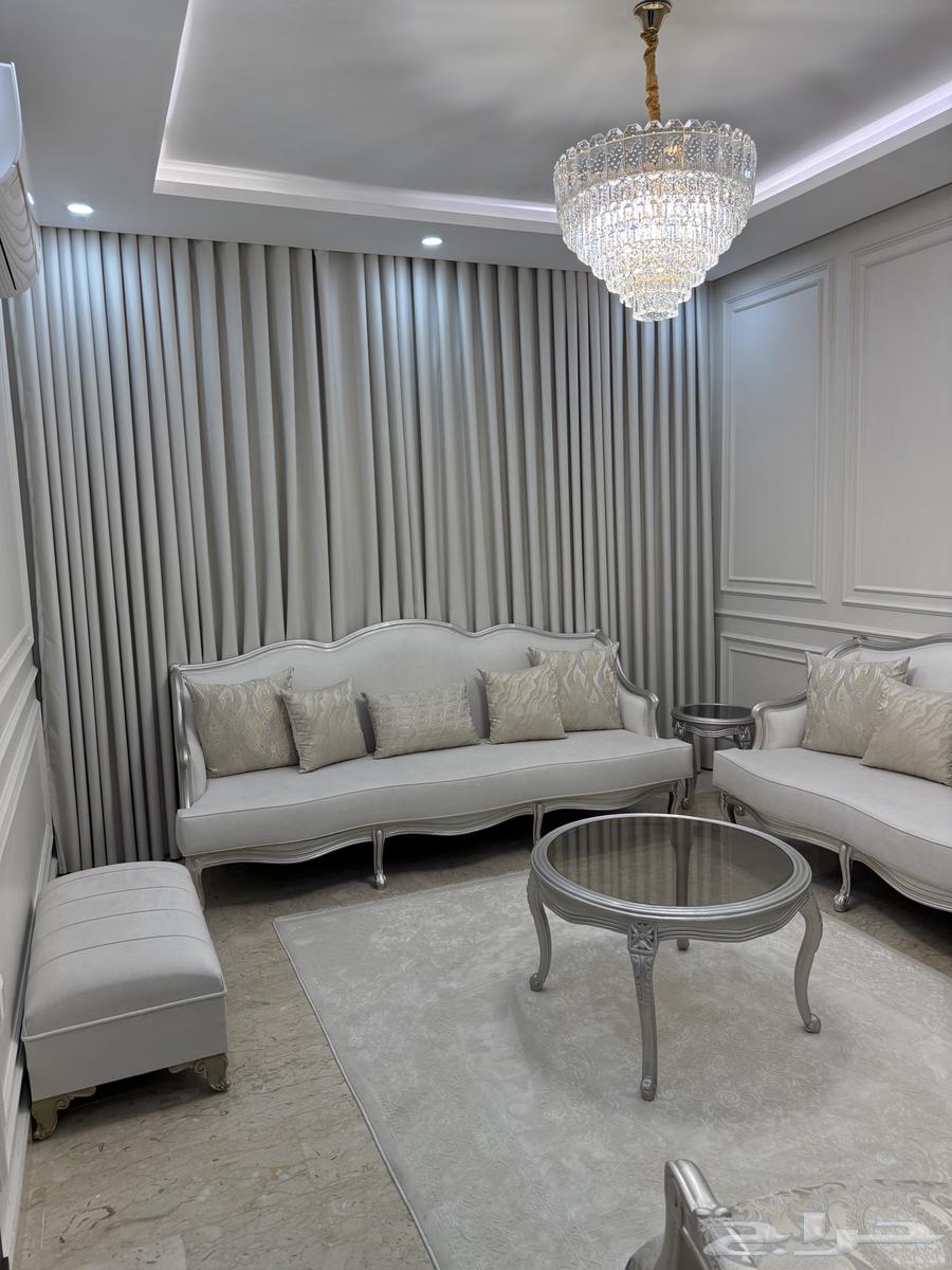 للبيع كنب مجلس مع طاولات64368426723074110