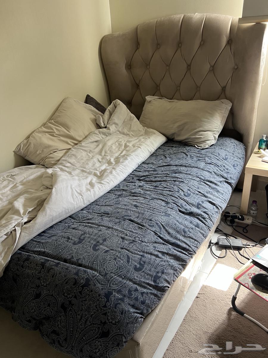 سرير نفر ونص وكنبة مع طاولة ايكيا وسجادة وثلاجة للبيع64368441227649112