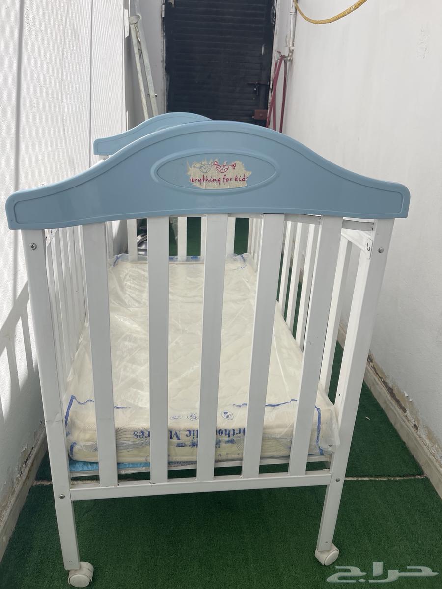 كرسي اطفال بحاله ممتازه مع الطراحه والبطانيه64368616110721112