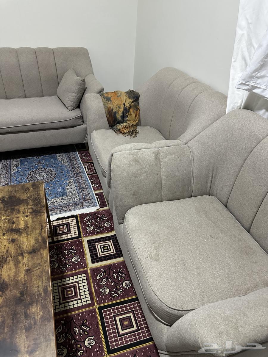 كنب وطاولة للبيع64373876382977110