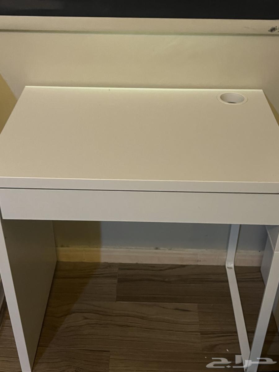 مكتب من ايكيا شبه جديد64370098095873111