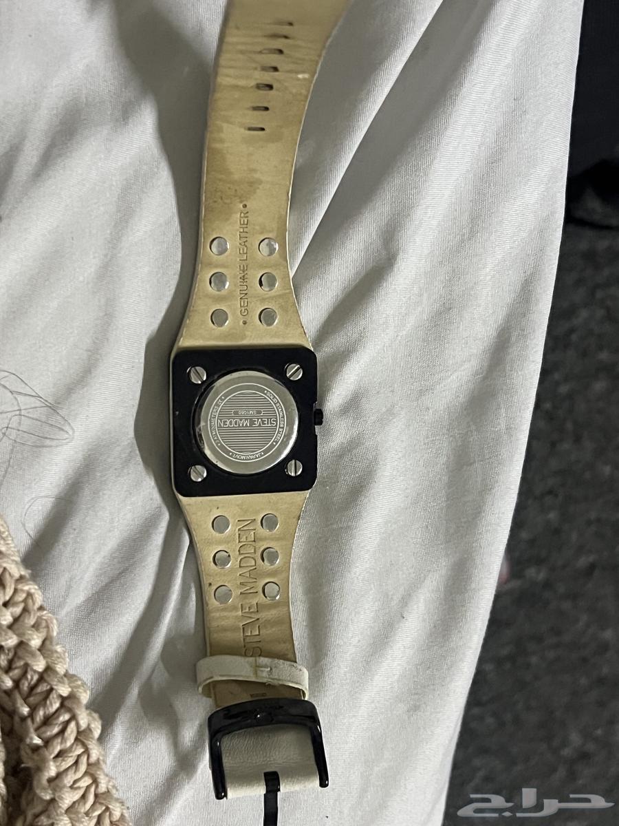 ساعه مايعرفها الا الي يلبسها البيع مستعجل64374319637891110