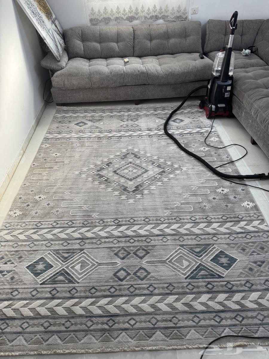 Sofa for sale, very very clean, no defects or damage, and clean carpet64370958062465113