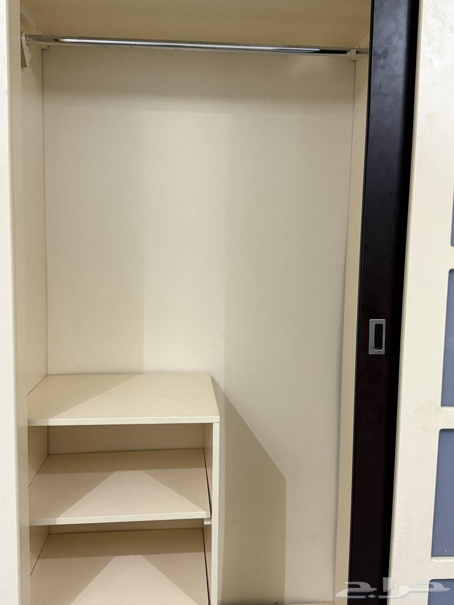 Wardrobe and dressing table64368105367041111