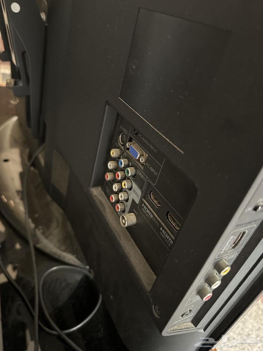 للبيع طاولة مع شاشة تلفزيون سانيو64371643443201114