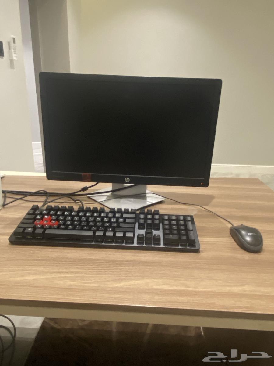 كمبيوتر مكتبي مع طاوله للبيع نظيف جدا64371452413954111