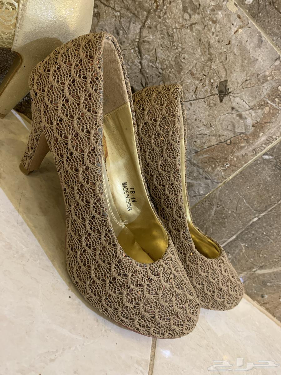 للبيع. احذيه مستعمله نظيفه وحده مقاس 41ووحده مقاس 4064374378693761111