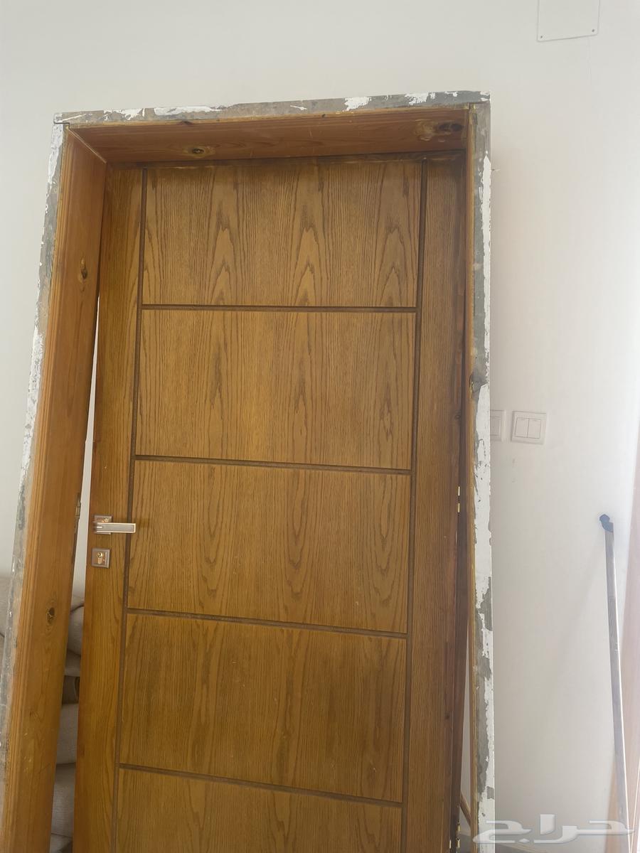 ابواب خشب اصلي مدهون مع الحلق ومغاسل عاديه64367843612289110