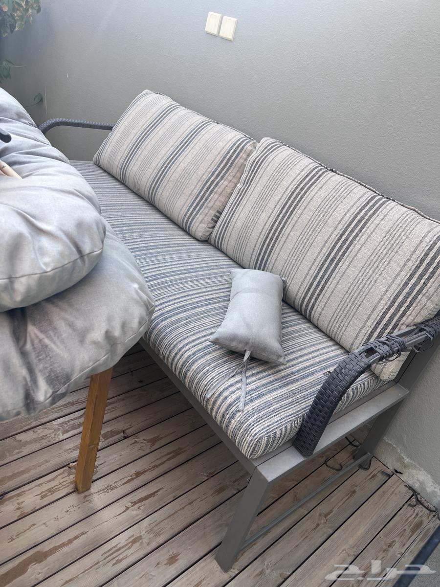 كنب حديد خارجي مع طاولة خشب64370871328642110