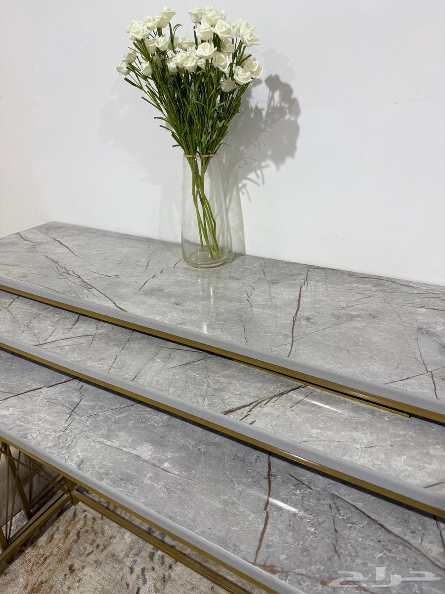 Set of tables64369257875074112