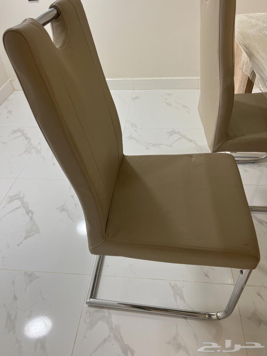 Dining table with 4 chairs64371803547394114