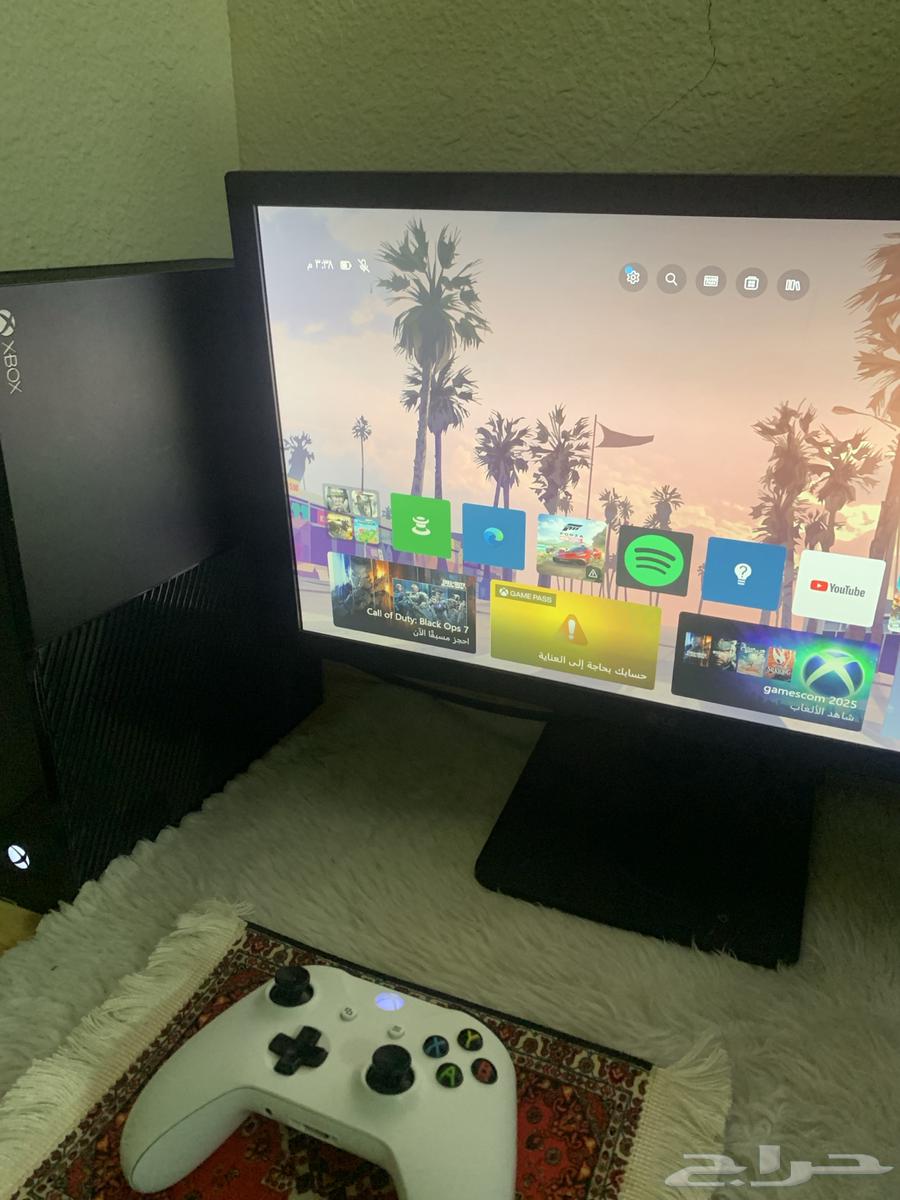 Xbox 1 with screen64370352081153112