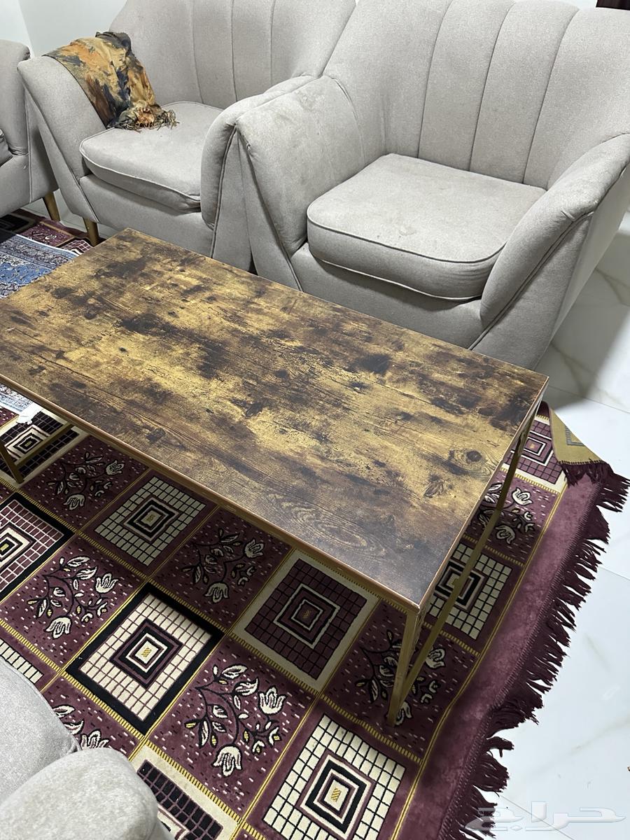 كنب وطاولة للبيع64373876382977112