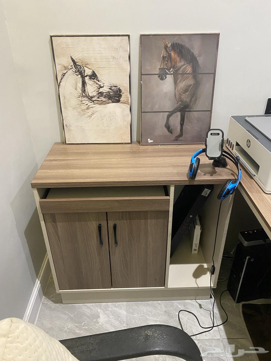 كمبيوتر مكتبي مع طاوله للبيع نظيف جدا64371452413954112