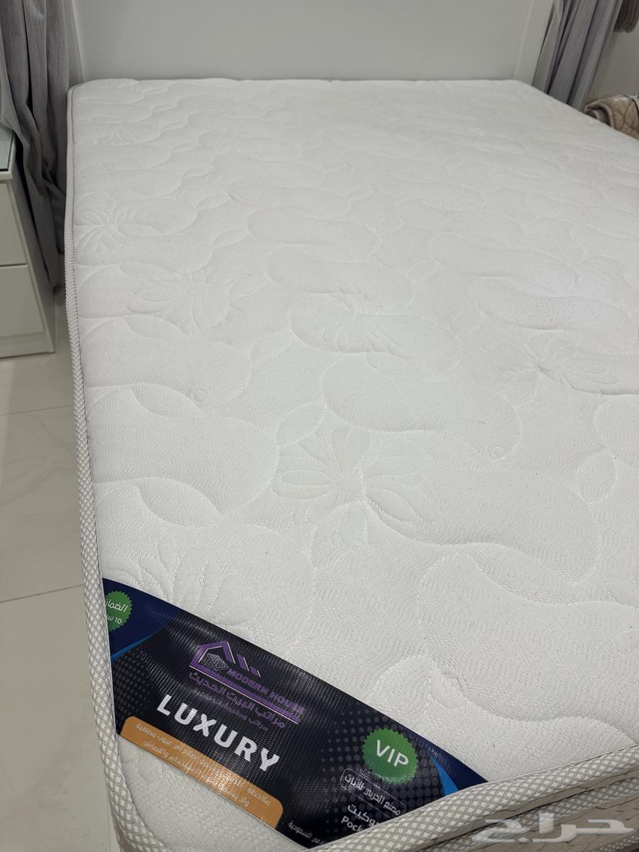 مرتبة سرير كبيرة بحالة ممتازة - بيع سريع64372127043841110