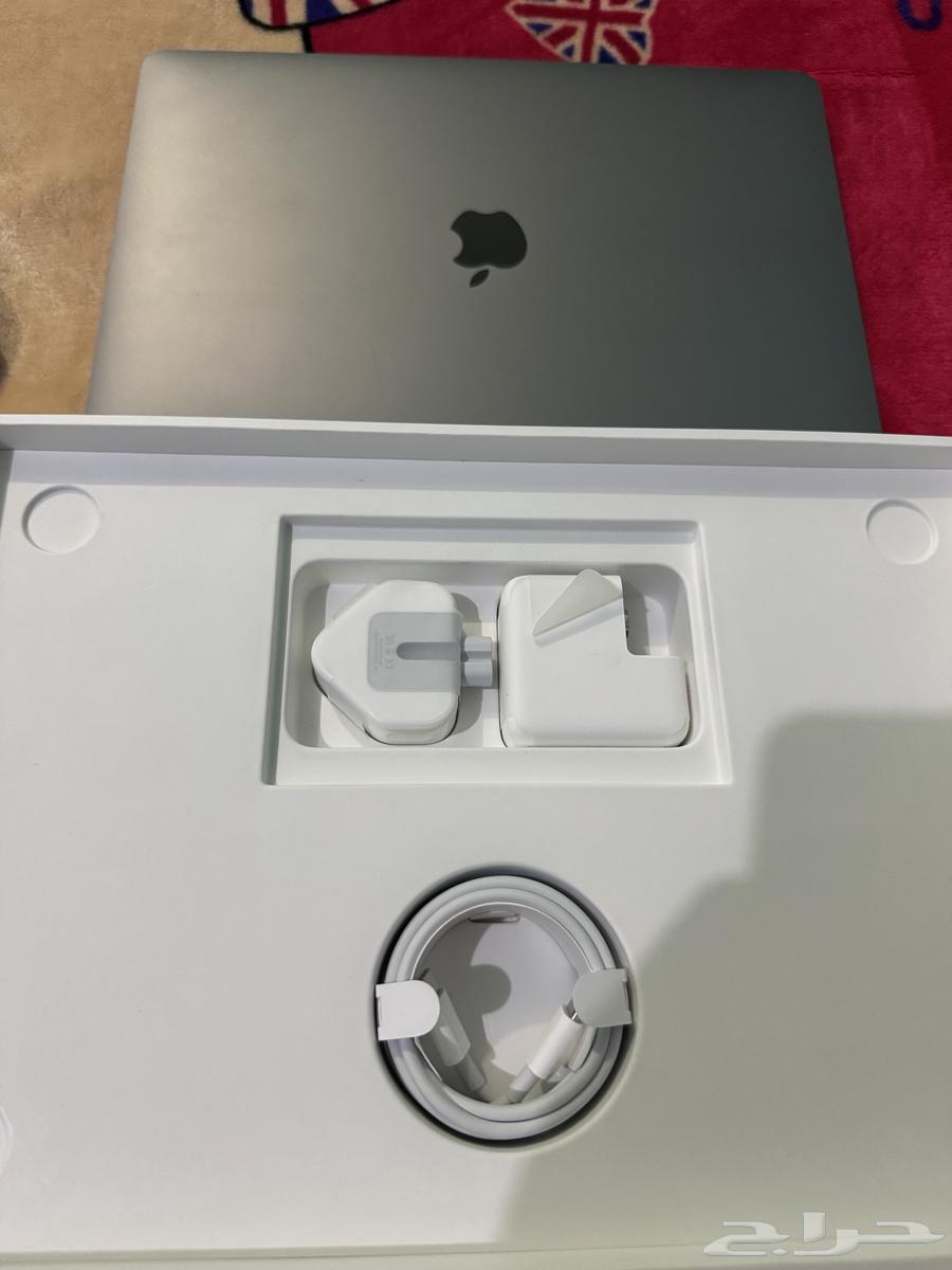 ماك بوك إير M164375318913026112