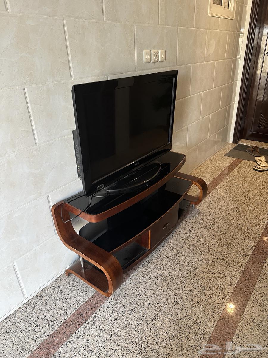 للبيع طاولة مع شاشة تلفزيون سانيو64371643443201110