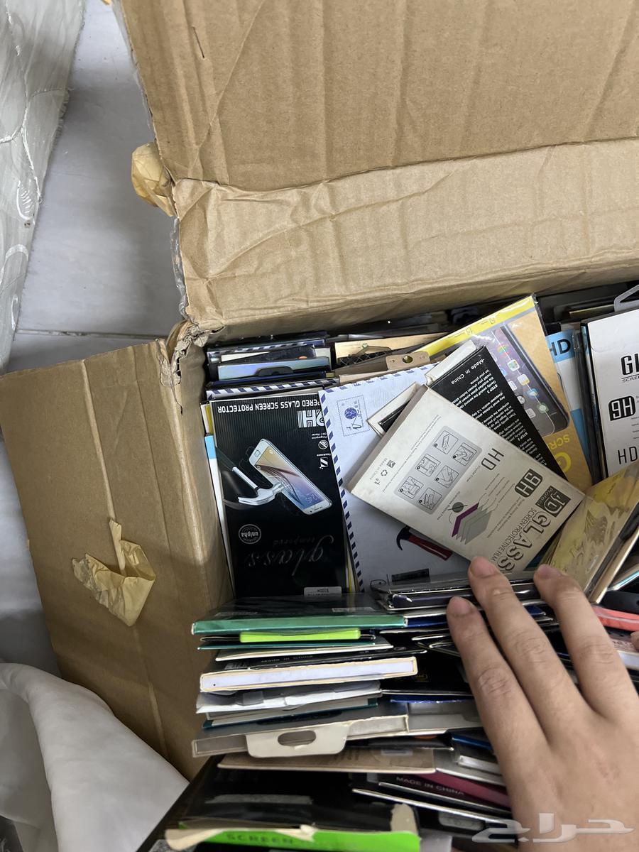 Over 600 pieces of random external and shockproof phone cases64374053784705111