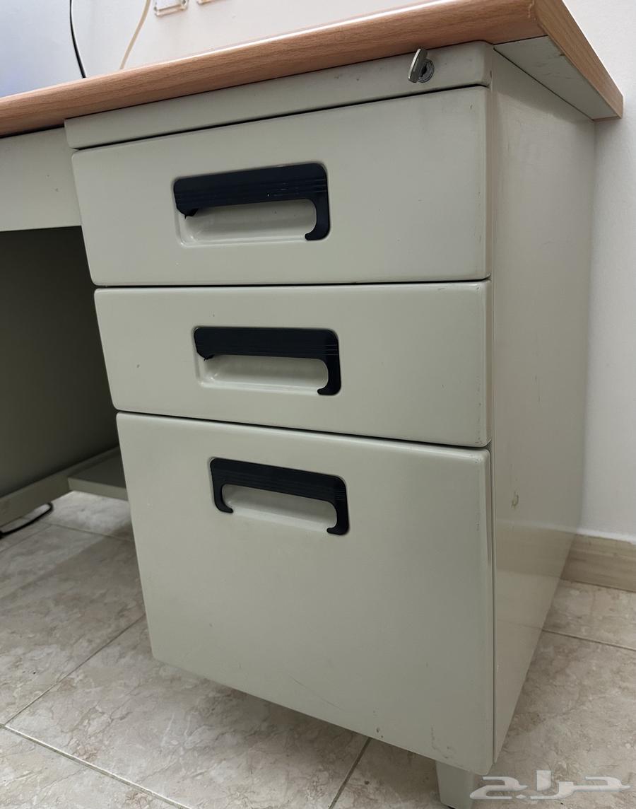 مكتب حديدي بسطح خشبي64375932139651112