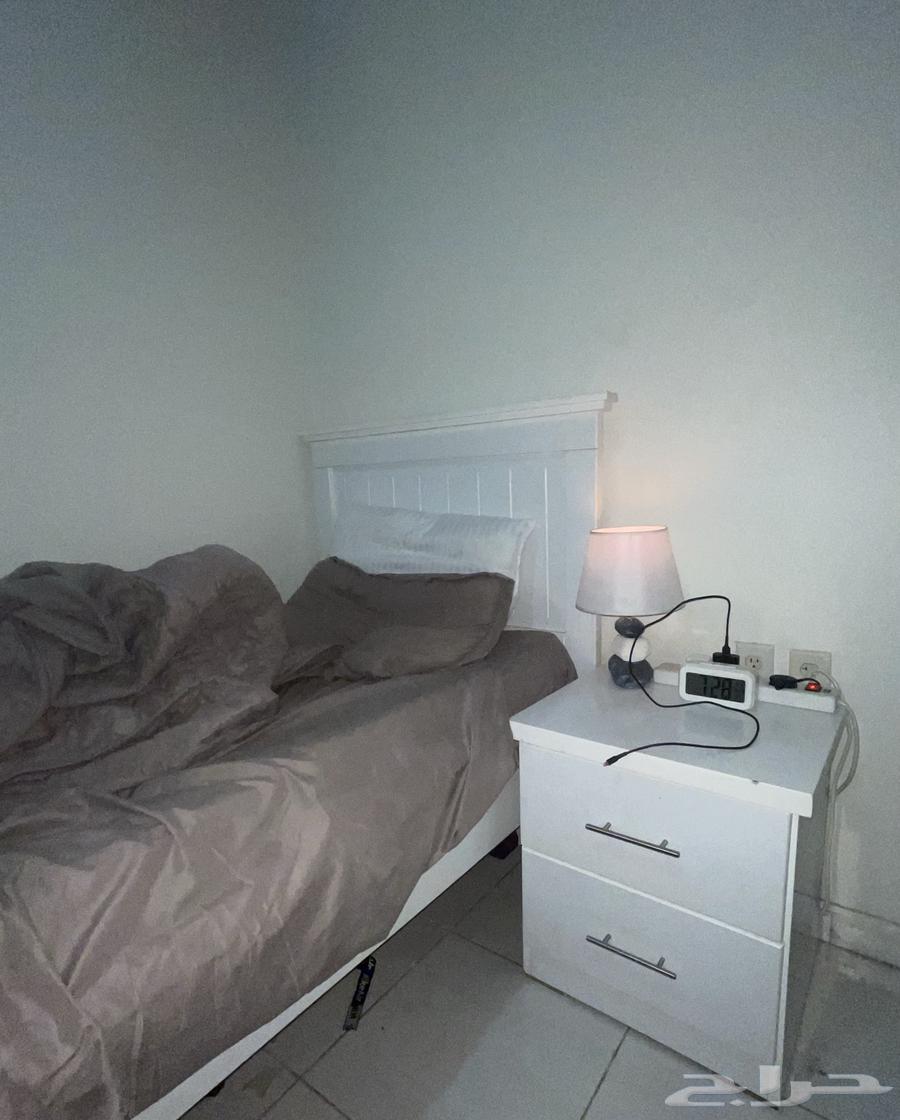 ثنين سرير ودواليب ثنتين و درجين64373624953091110