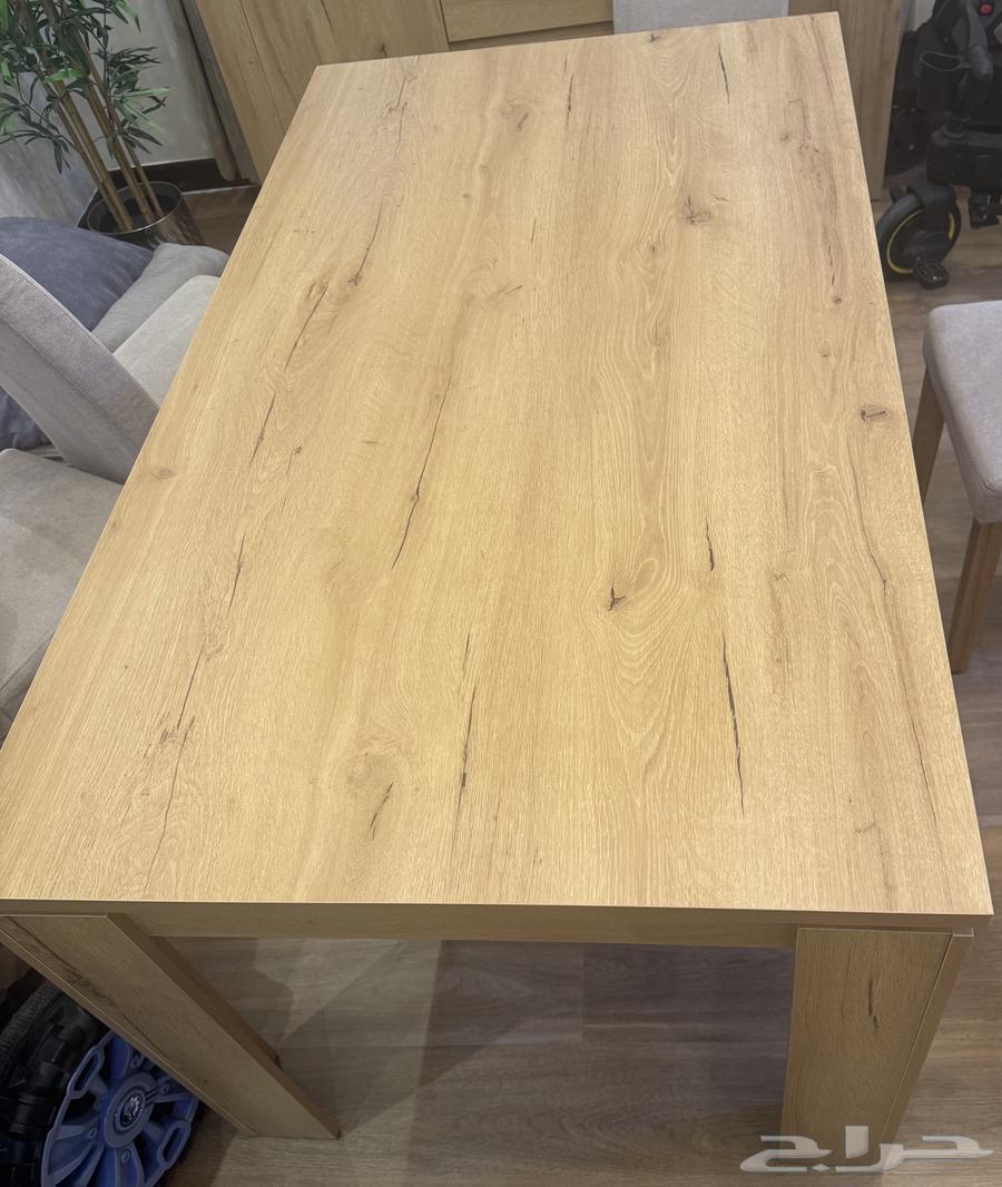 Dining table64335395198338114