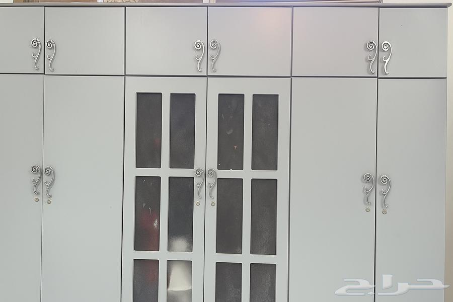 غرفة سريرين ودولاب وتسريحة للبيع مستعملة64375902186498112