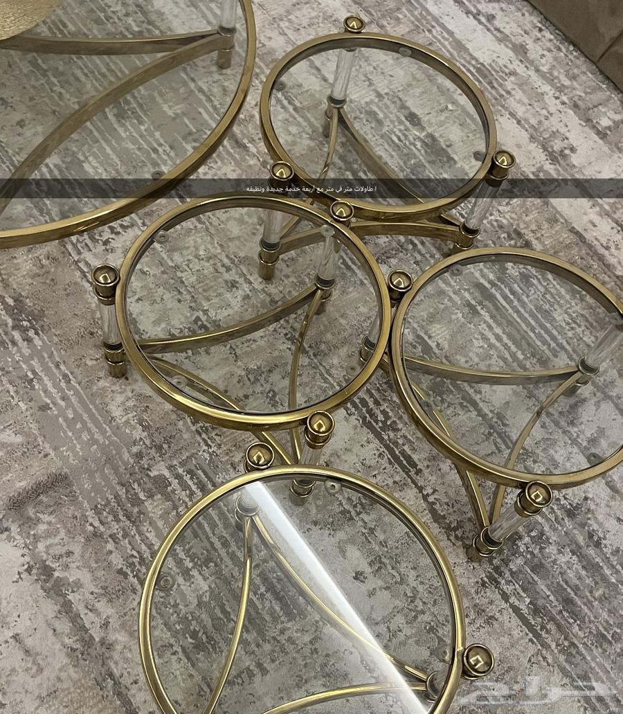 One-meter by one-meter tables with four new and clean services64371672394625111