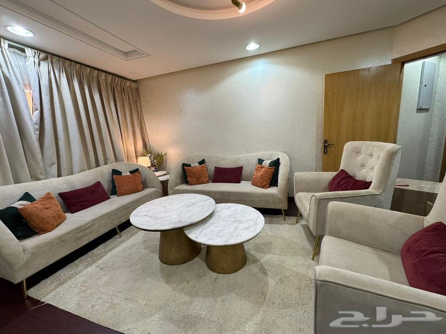 صاله للبيع مع ستارة والطاولات ودولاب تخزين جزين64368296314498113