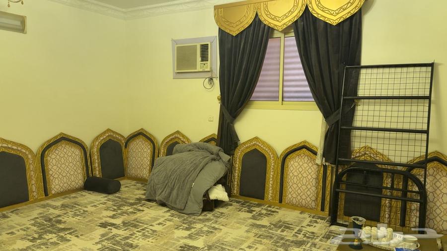 Floor seating with curtain and serving tables64368207812099110