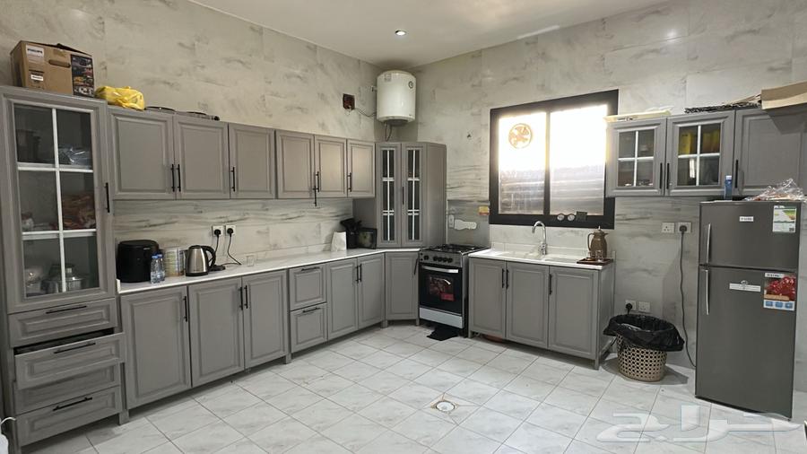 دولاب مطبخ كامل شبه جديد   كنب 11 شخص شبه جديد64370081409922110