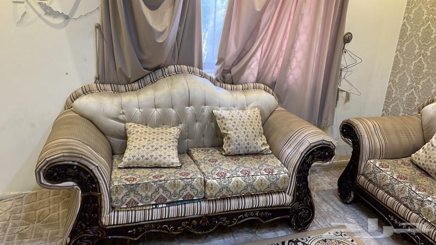 كنب مجلس يكفي 7 اشخاص ومعه 7 مخدات64368791330819111