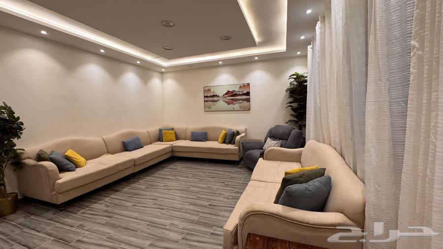 كنب بحالة جيدة للبيع64373151152130113