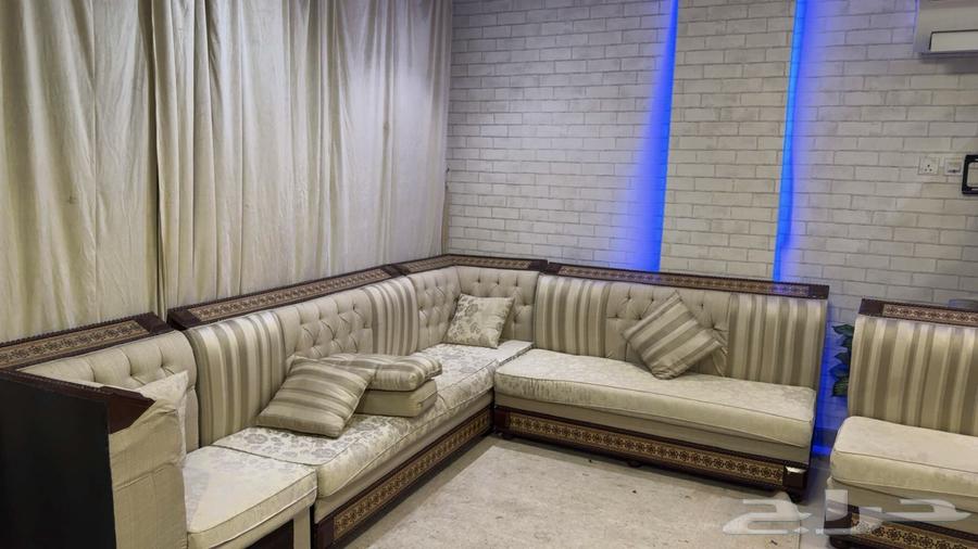 كنب منزلي مجلس نظيف جداا للبيع64360550661250112