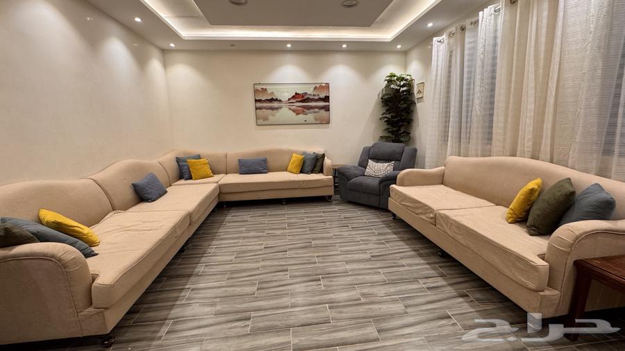 كنب بحالة جيدة للبيع64373151152130112