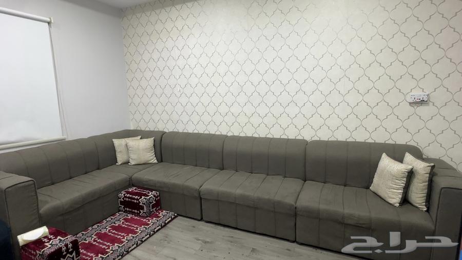 كنب حرف L فيه خدوش خفيفه وحد150 بيع مستعجل64370410248065110