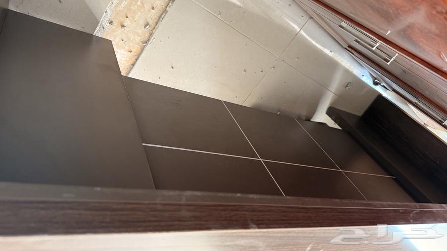 للبيع بابين وطاوله ودولاب64371555535235113