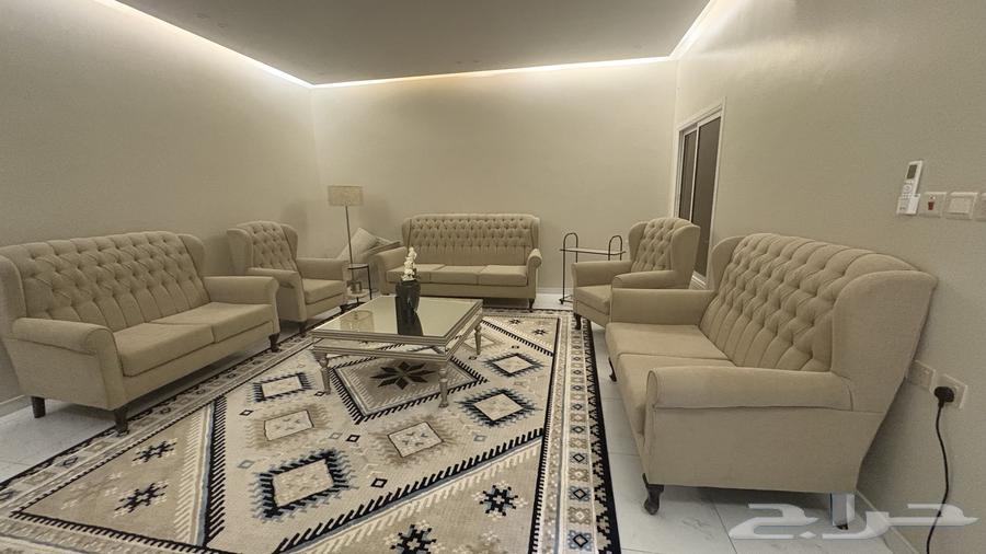 Sofa with table64370198610819110