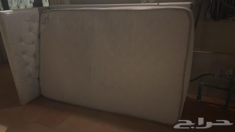 Single bed with mattress in excellent condition64373846490625110