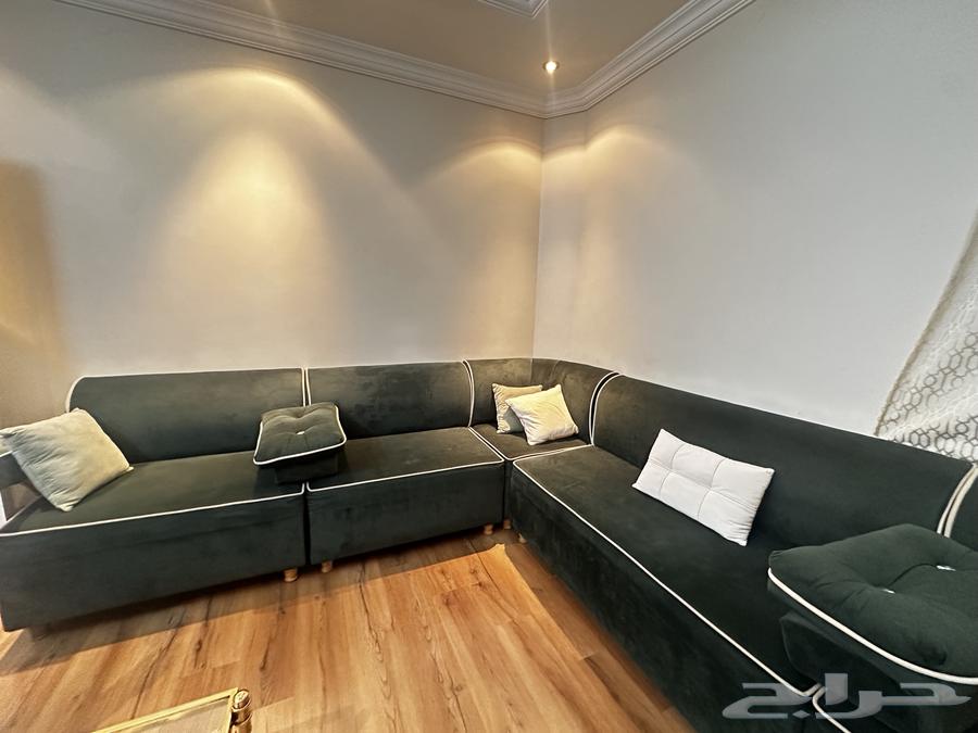 كنب مجلس كبير نظيف الاستخدام64364728486017112