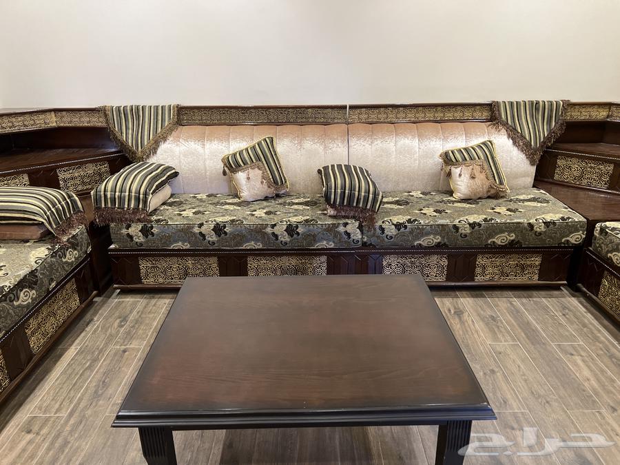 طقم كنب مجلس نظيف مفصل خشب اصلي64370352205571111