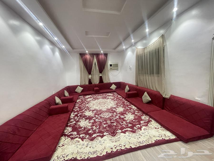 مساند واثنين ستاره للبيع بدون سجاده   سجاده ابيض  للبيع نظيف64373772472705110