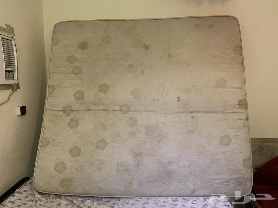 2 مرتبة كبير مقاس 2 فى 2 حالة جيدة جدا  ودولاب خشبي64366366096771112