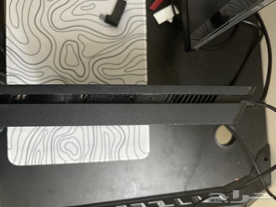 للبيع سوني 4 نظيف حد 300-350 والبيع مستعجل64369747516674112