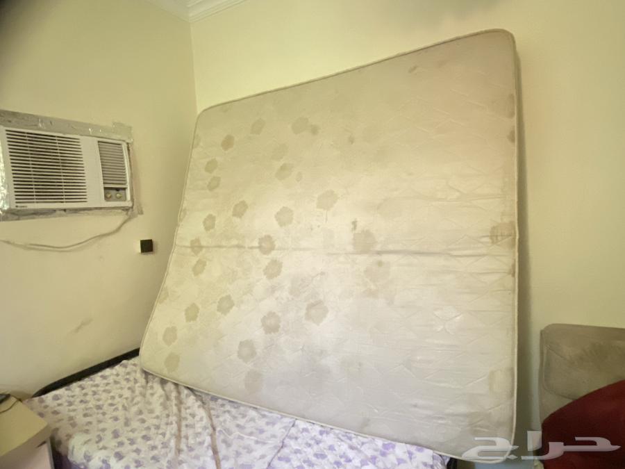 2 مرتبة كبير مقاس 2 فى 2 حالة جيدة جدا  ودولاب خشبي64366366096771113