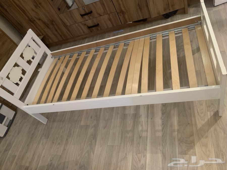 سرير اطفال من ايكيا ودفايه ومكنسة كهربائيه64372536096258111