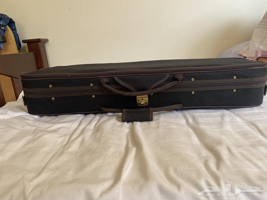 A German violin, almost used but in good condition. Its sound is beautiful, vintage, and cinematic64367129385602113