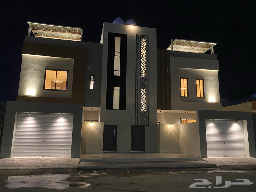 لبيع فله روف علوي مدخل خاص بحي الاخضر63613868279811111