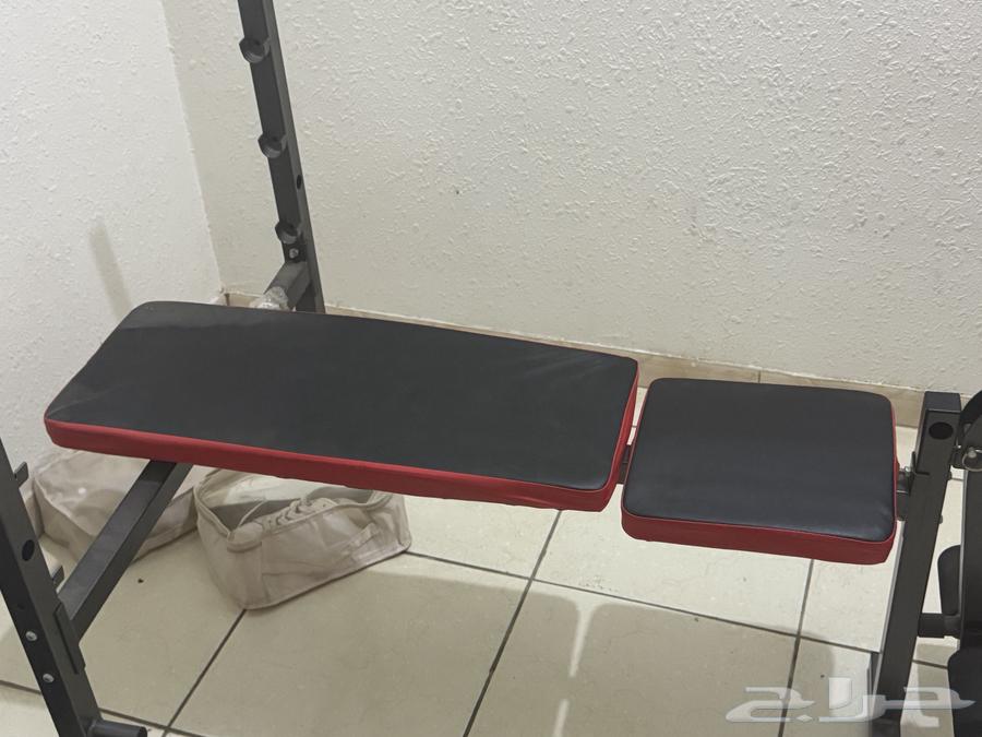 كرسي للجيم بجميع لوازمه حالة ممتازة واوزان 34 كيلو مع بار64370770368769113